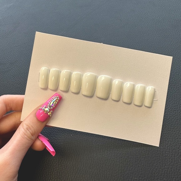 Freshly cured handmade press on nail | all white - Picture 1 of 10